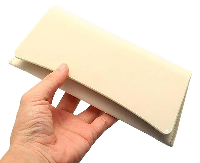 Chic leather magnetic sunglass case for women - Image 5
